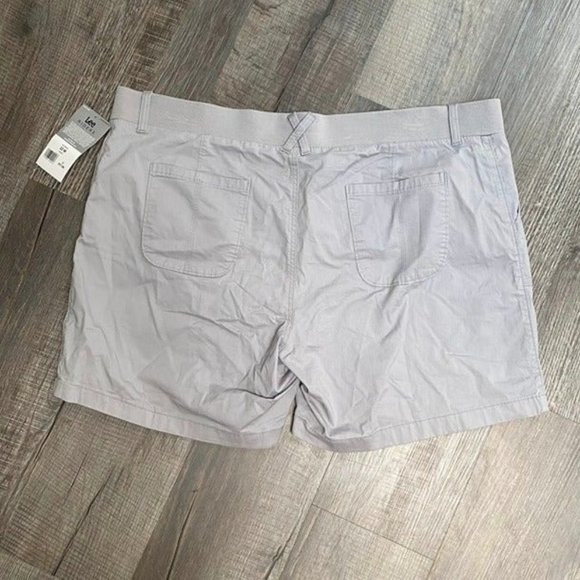 *NWT* Lee Riders Gray Shorts Regular Fit, Mid Rise Plus Size 22 - Picture 2 of 5
